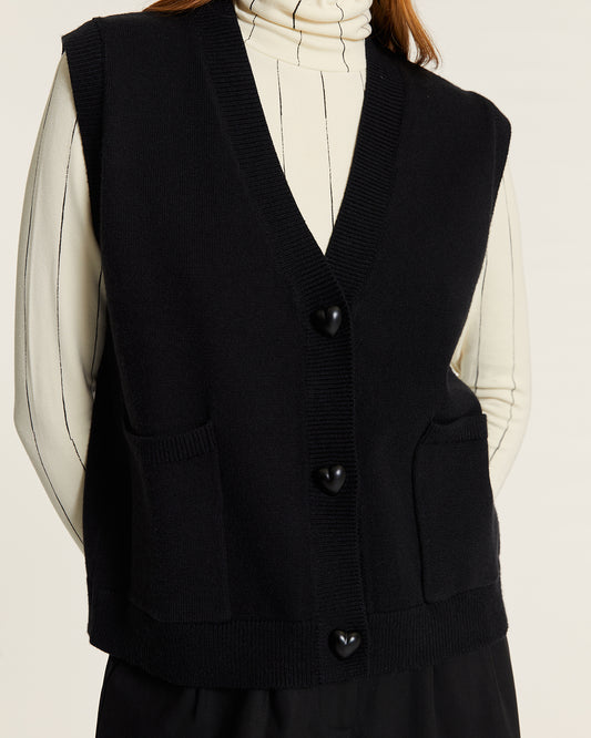 CHALECO DE PUNTO CON BOTONES DE CORAZON NEGRO