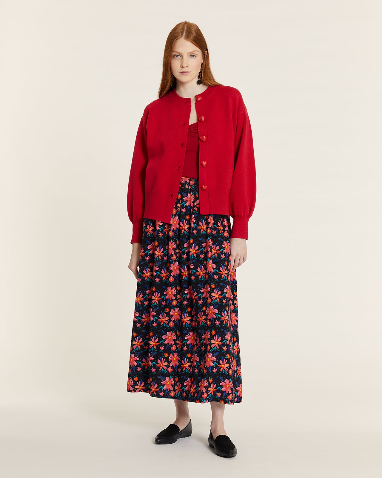 REBECA CON BOTONES DE CORAZON ROJA