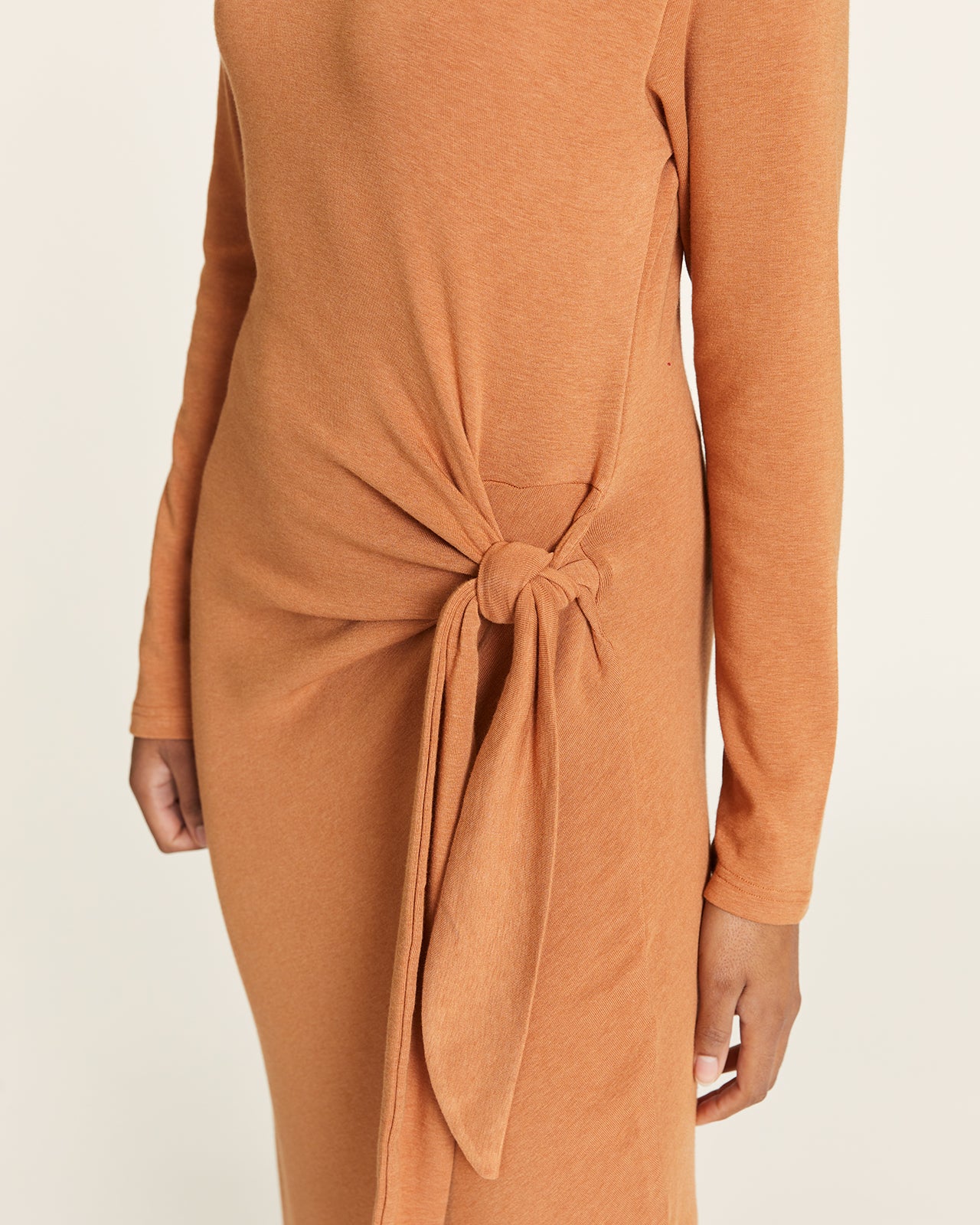 VESTIDO ANUDADO DE PUNTO TOFFE