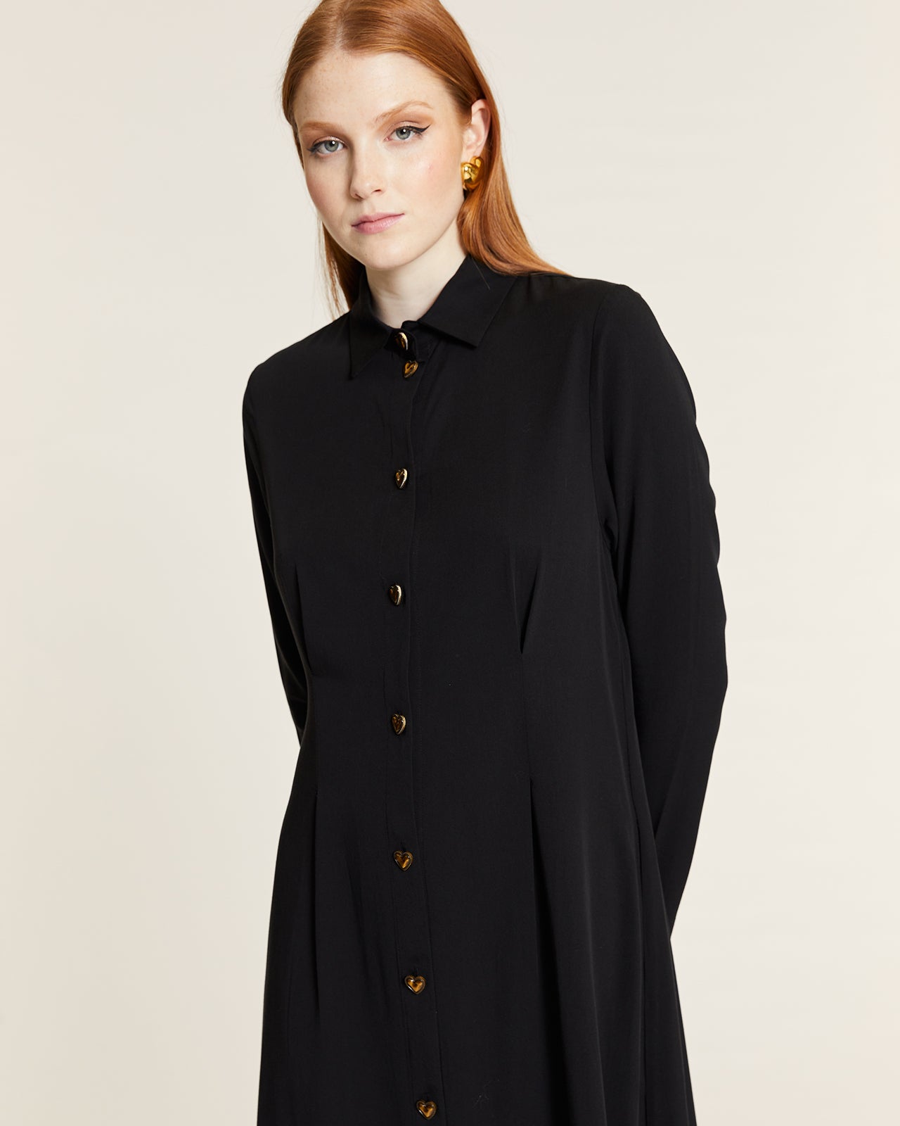 VESTIDO LARGO CON BOTONES CORAZON NEGRO