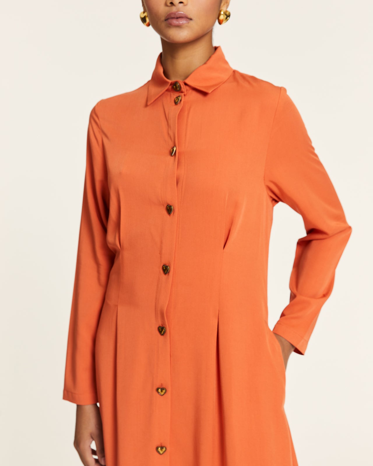 VESTIDO LARGO CON BOTONES CORAZON TOFFE