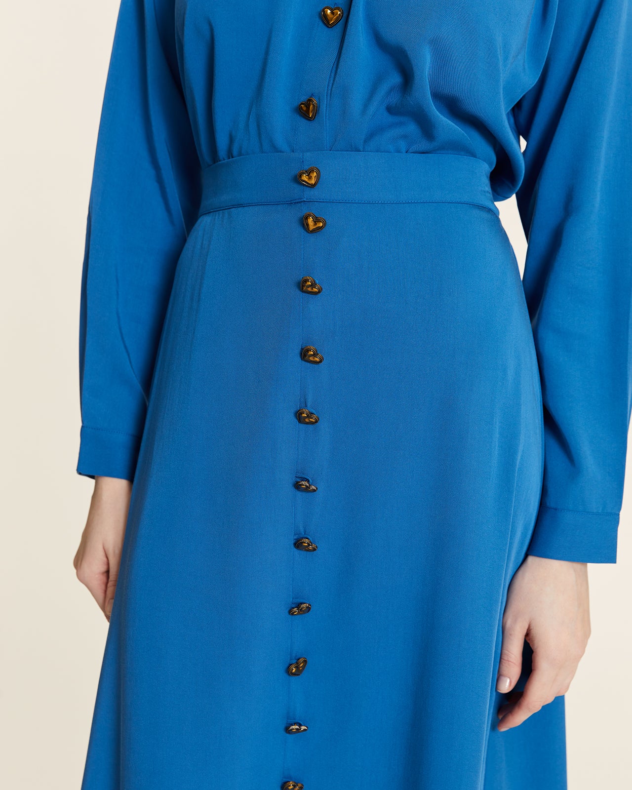 BLUSA CON BOTONES DE CORAZON AZUL