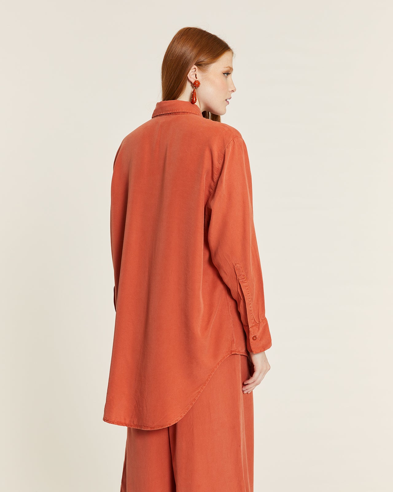 CAMISA LARGA DE TENCEL TOFFE