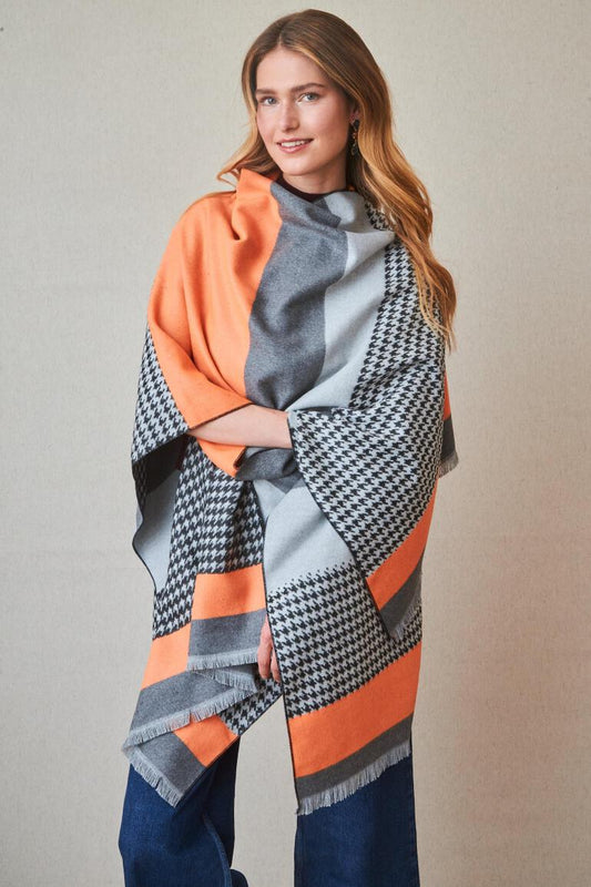 PONCHO CUADROS CON FLECOS BAJO