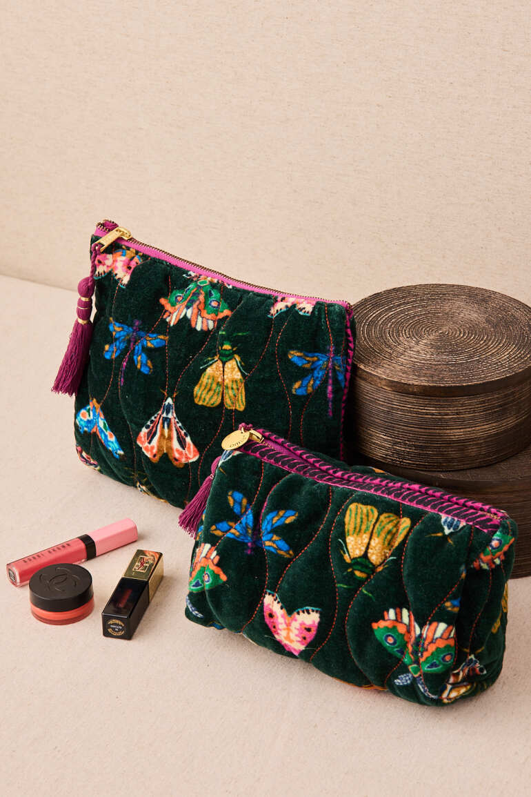 BOLSITA NECESER TERCIOPELO INSECTOS COLOR VERDE