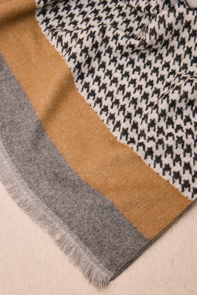 PONCHO CUADROS CON FLECOS BAJO