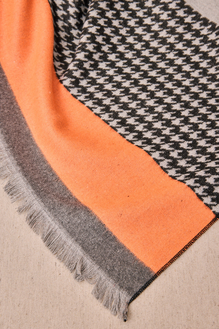 PONCHO CUADROS CON FLECOS BAJO