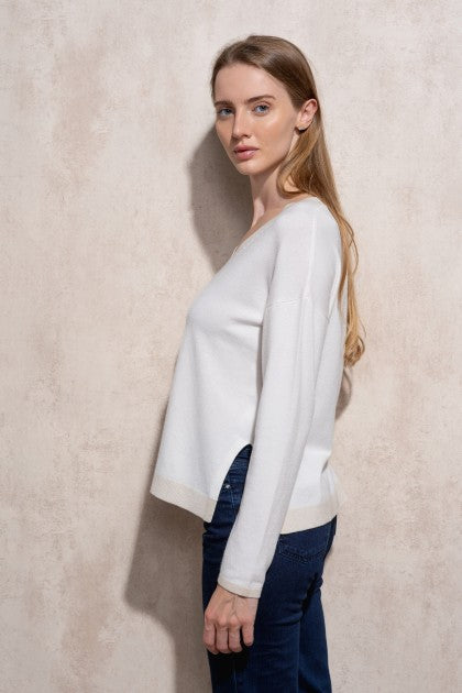 SUÉTER DE PUNTO DE LUREX CON CUELLO V PERLA