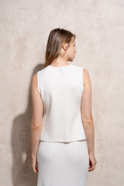 CHALECO DE PUNTO CON BOTONES DORADOS BEIGE