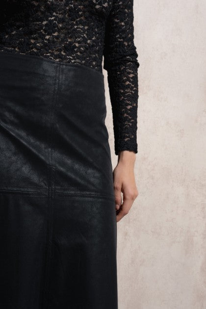 FALDA MIDI DE PIEL SINTÉTICA