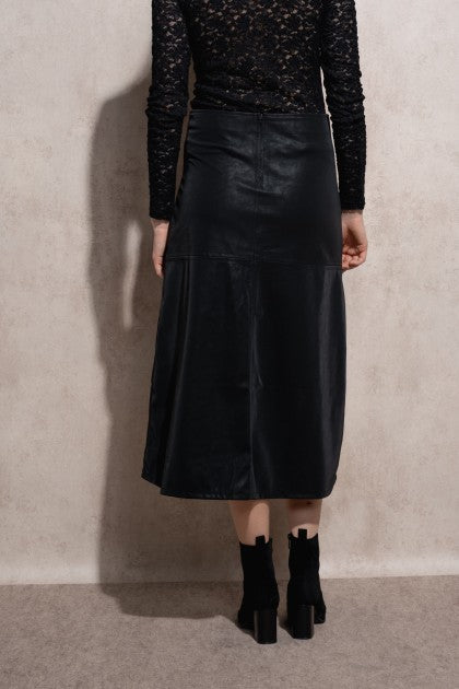 FALDA MIDI DE PIEL SINTÉTICA