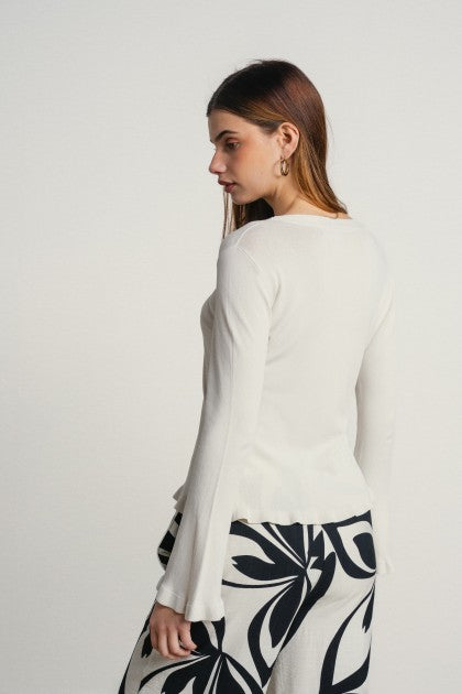 CHAQUETA CUELLO EN V CON VOLANTES Y BOTONES BEIGE