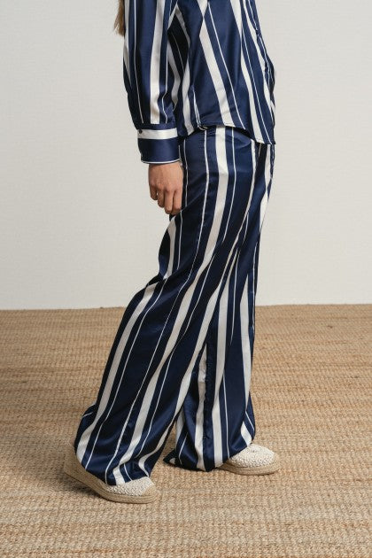 PANTALÓN DE RAYAS PIERNA ANCHA