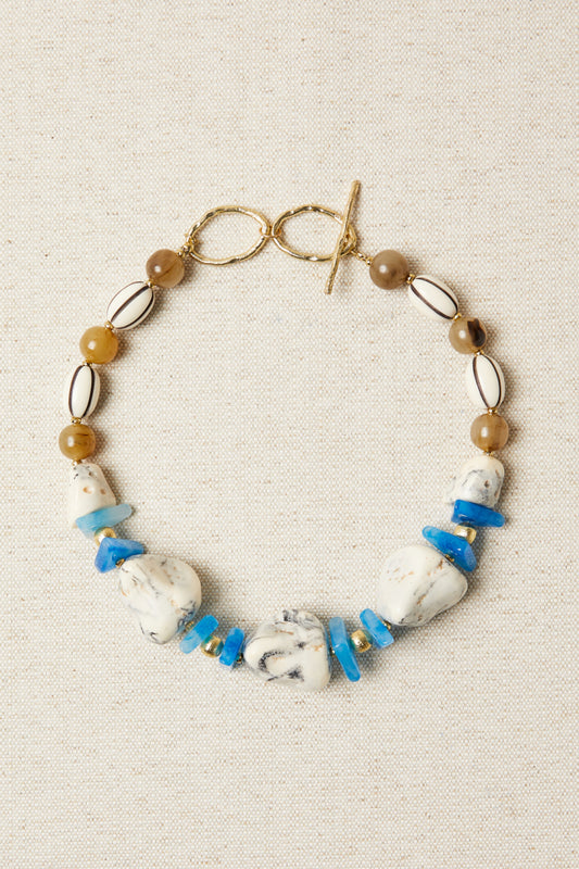 COLLAR FOSIL BLANCO CON BAÑO DE ORO