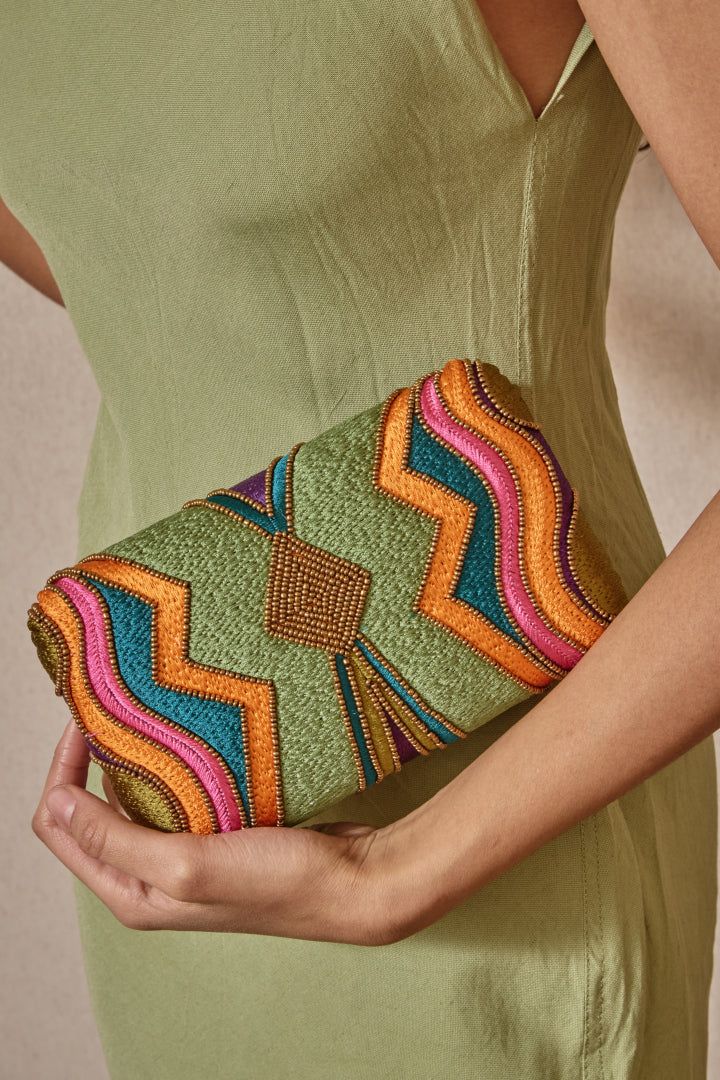 BOLSO CLUTCHE BORDADO VERDE NARANJA