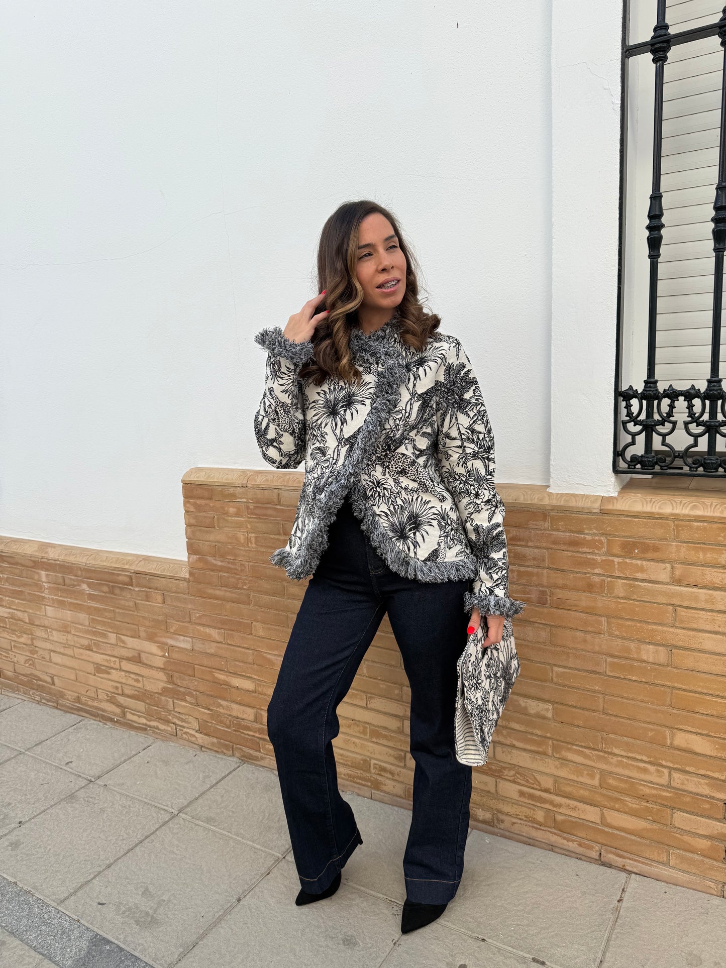 CHAQUETA PHIPPS DESFLECADO DANDO UN PASEO