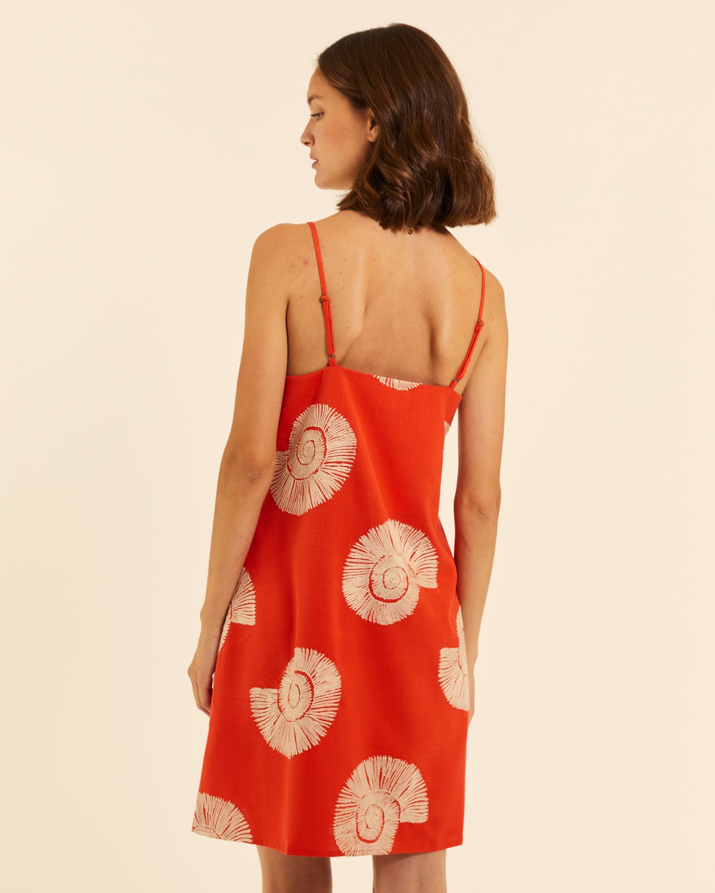 VESTIDO TIRANTAS CON BORDADO CARACOLAS