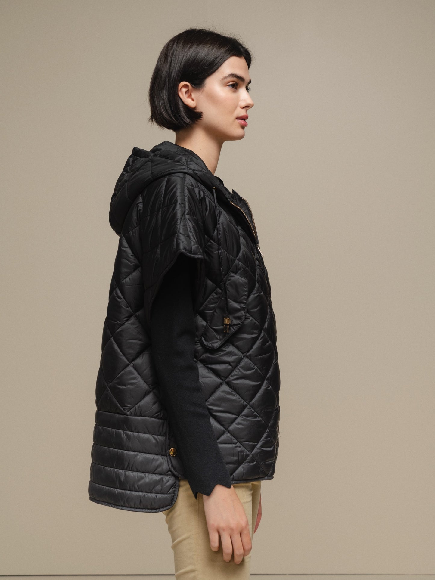 CHAQUETA PONCHO ACOLCHADA NEGRA