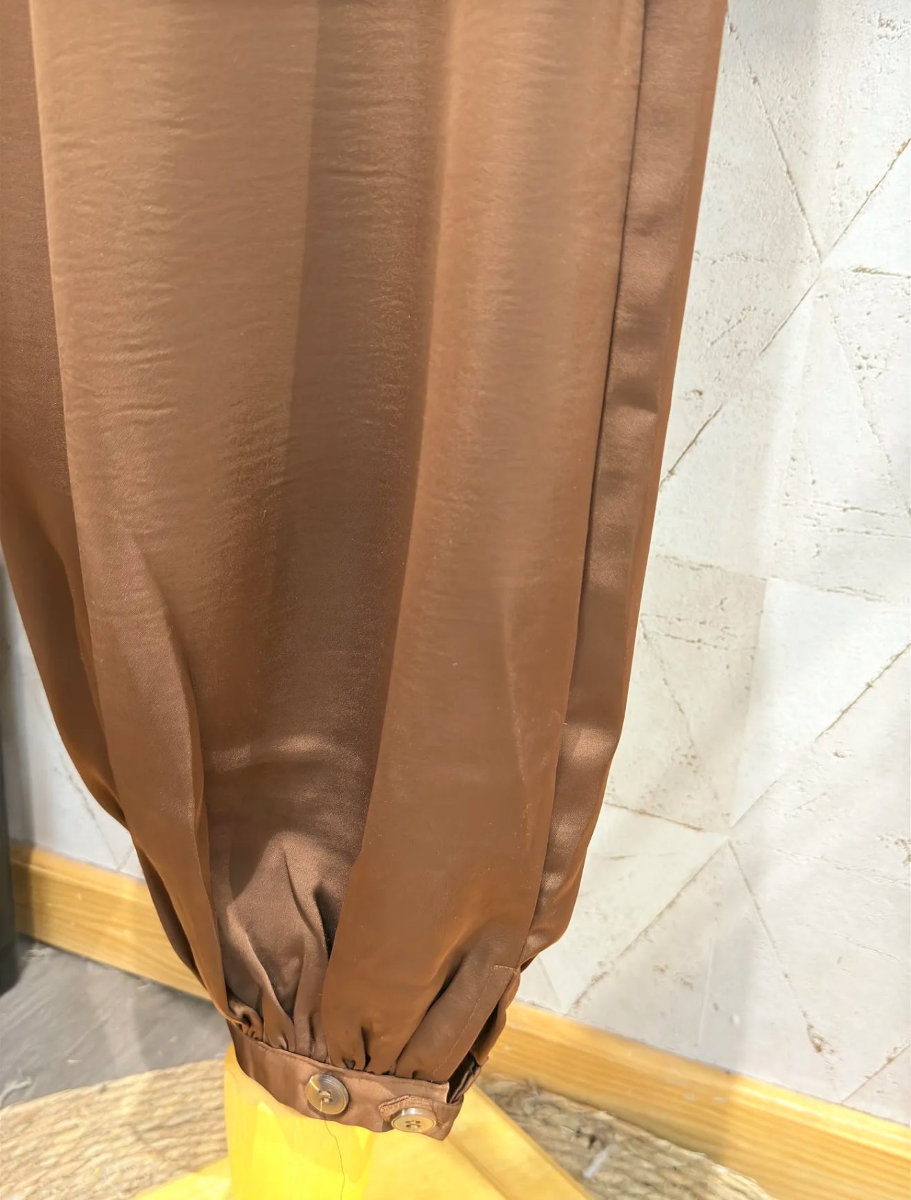 PANTALÓN SATÉN BOMBACHO MARRON