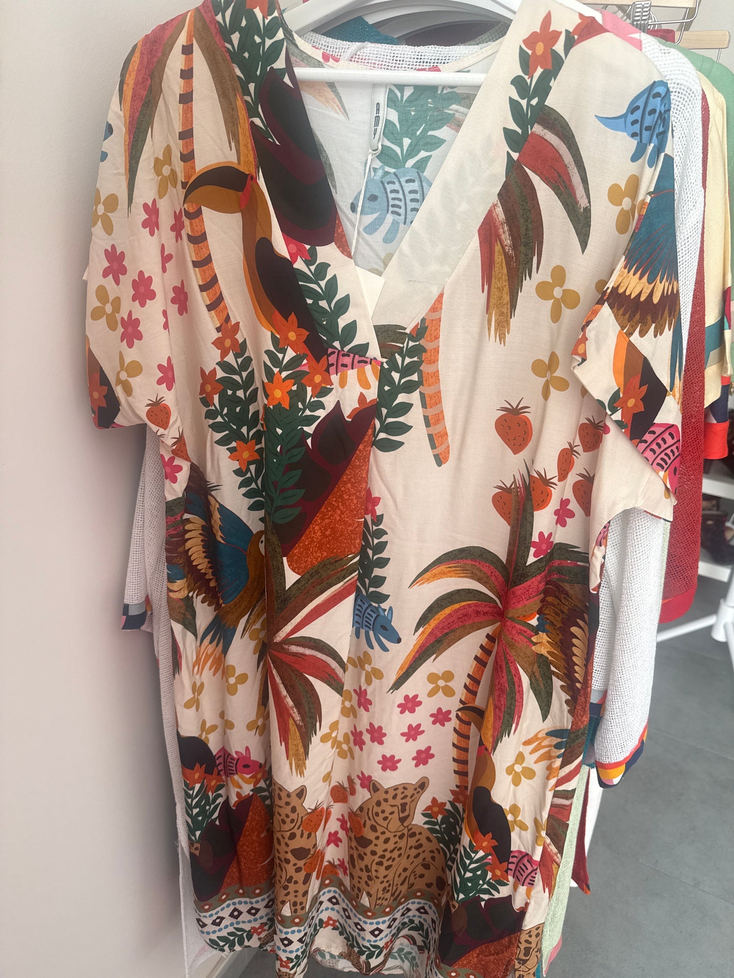 Vestido aves cuello pico