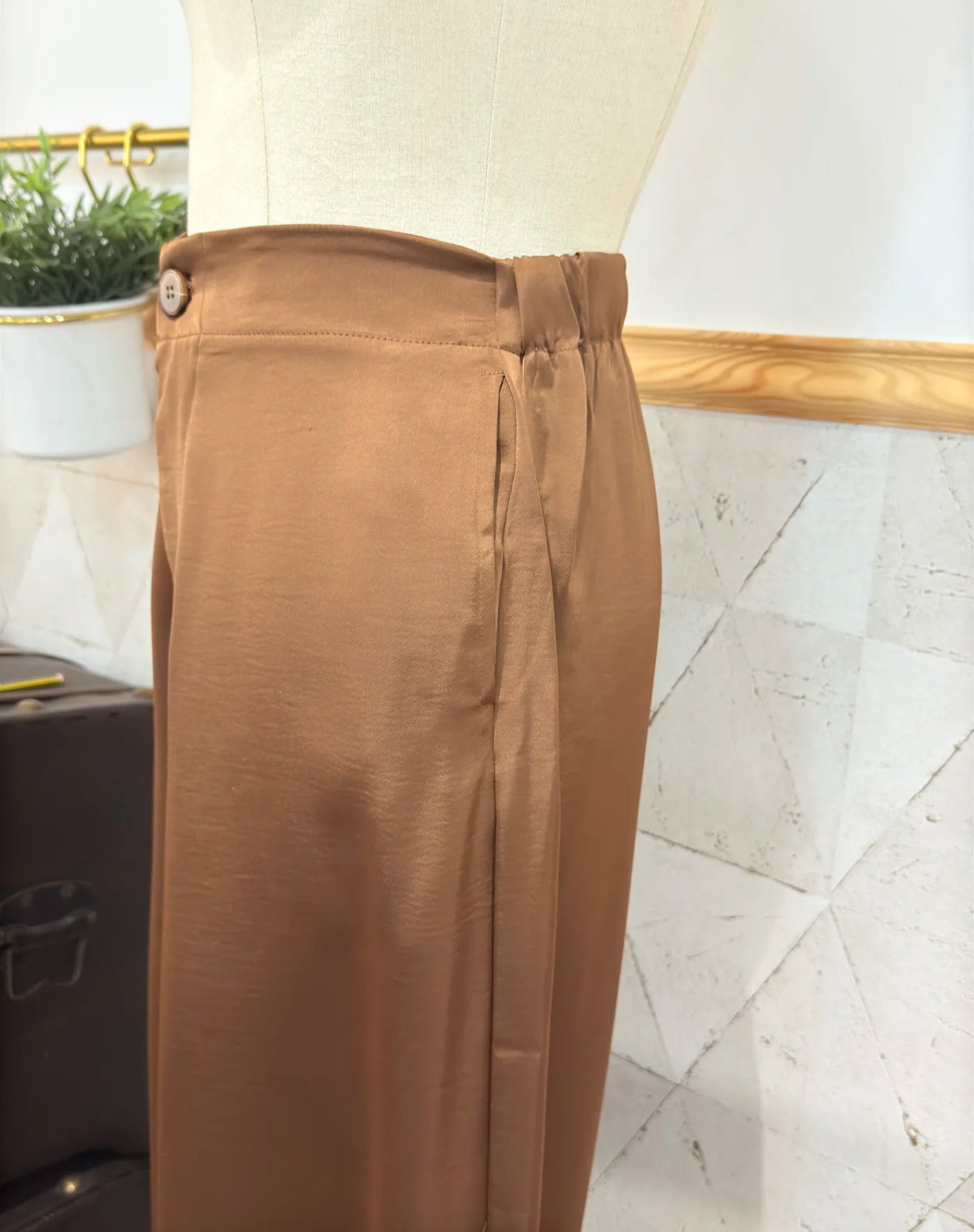 PANTALÓN SATÉN BOMBACHO MARRON