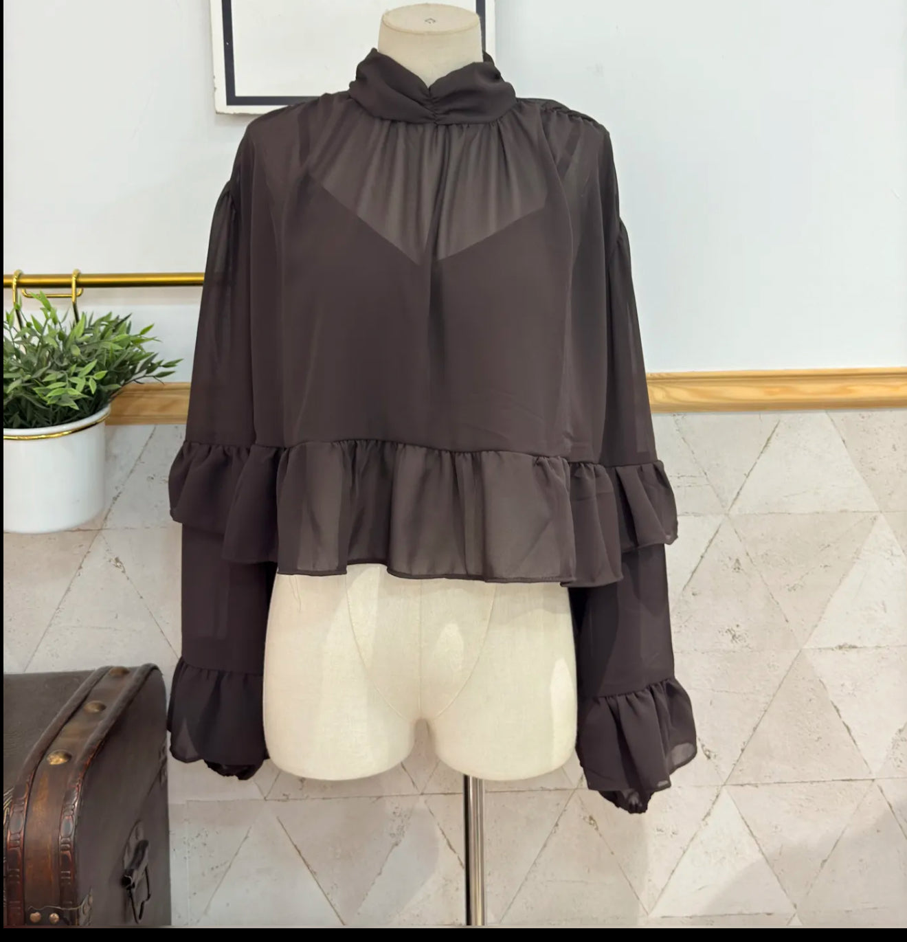 BLUSA VOLANTE MARRON