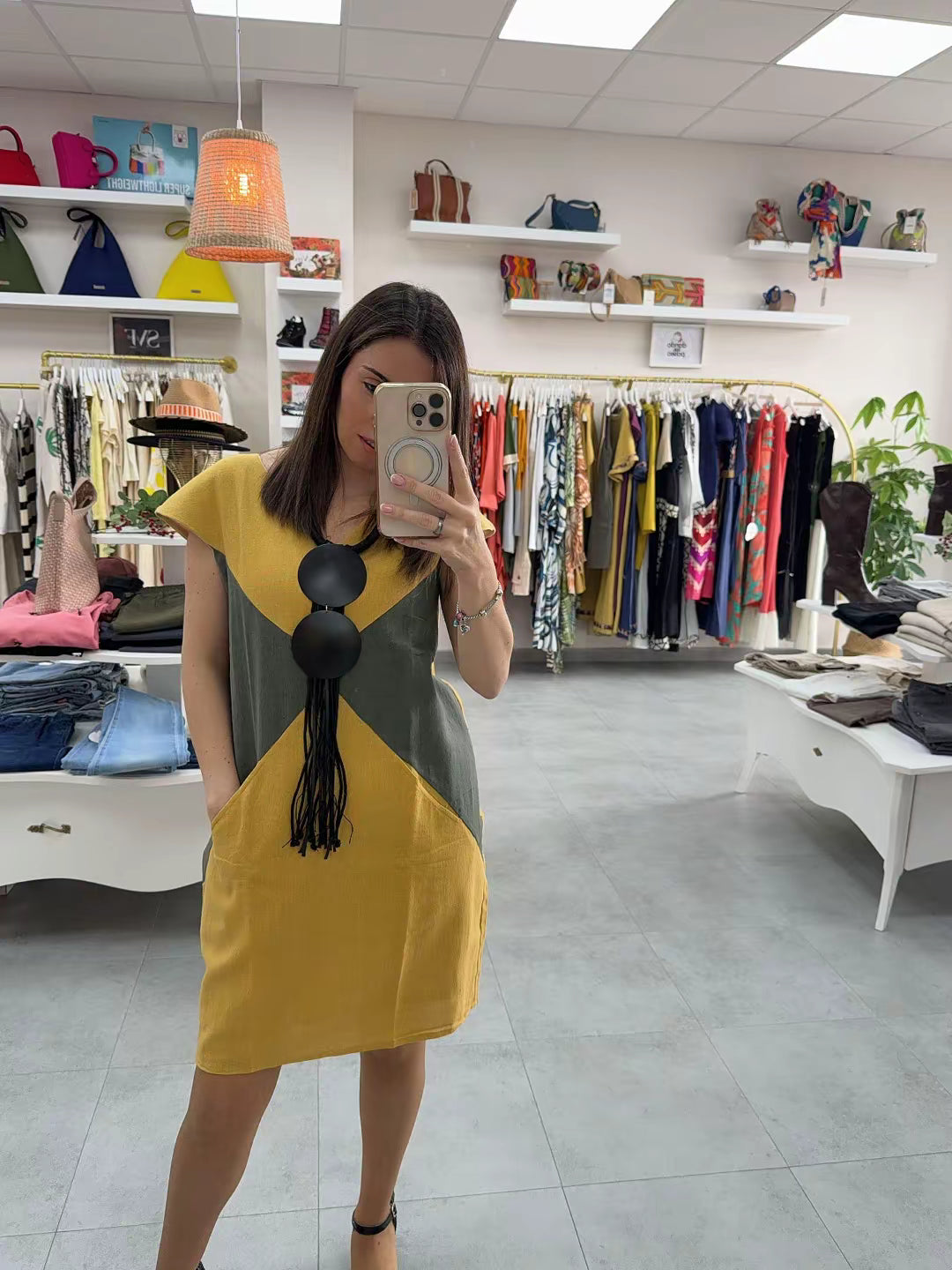 VESTIDO CORTO ALECIA POP DIVAS