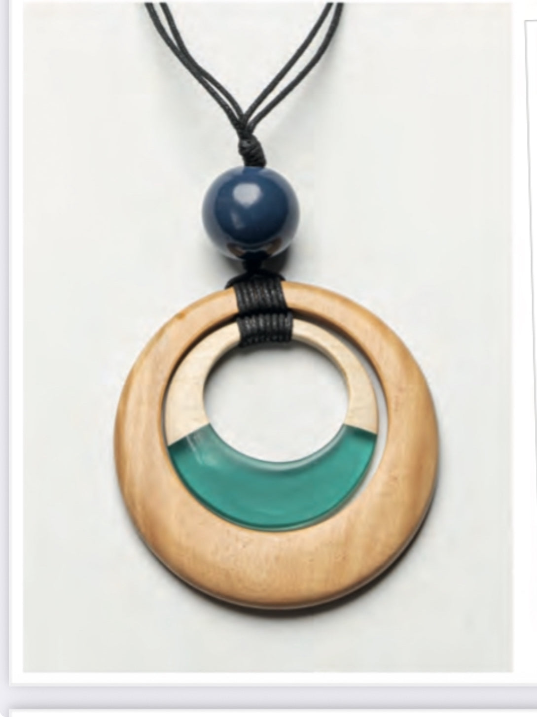 COLLAR LARGA MADERA AZUL