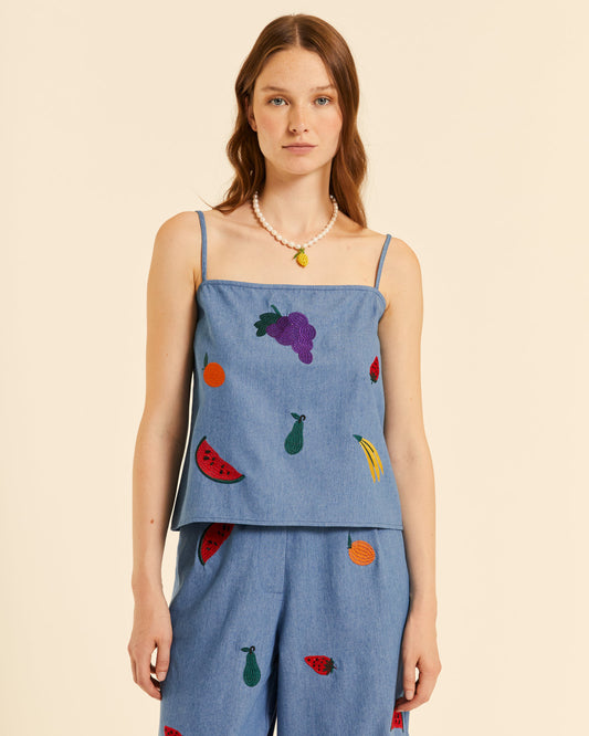 TOP DENIM CON BORDADOS FRUTALES