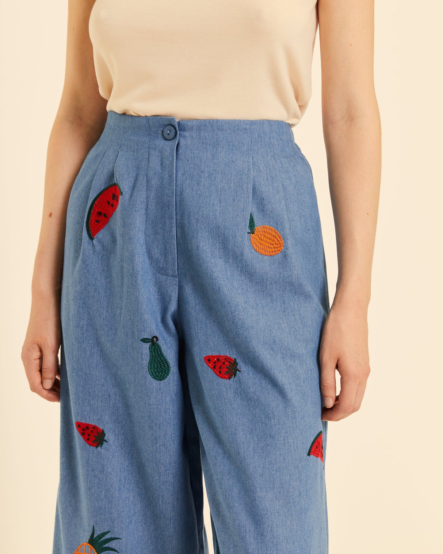 CULOTE DENIN CON BORDADOS FRUTALES