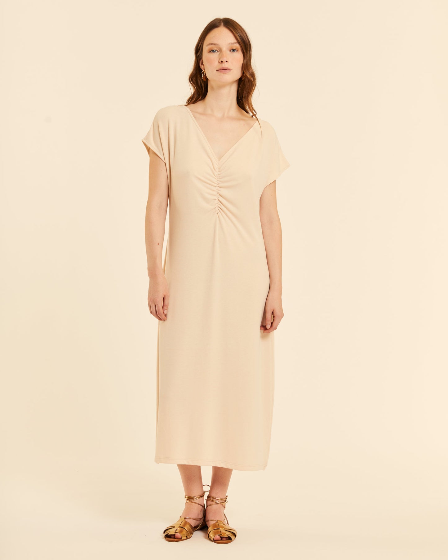 VESTIDO DE PUNTO CON CUELLO PICO PEACH