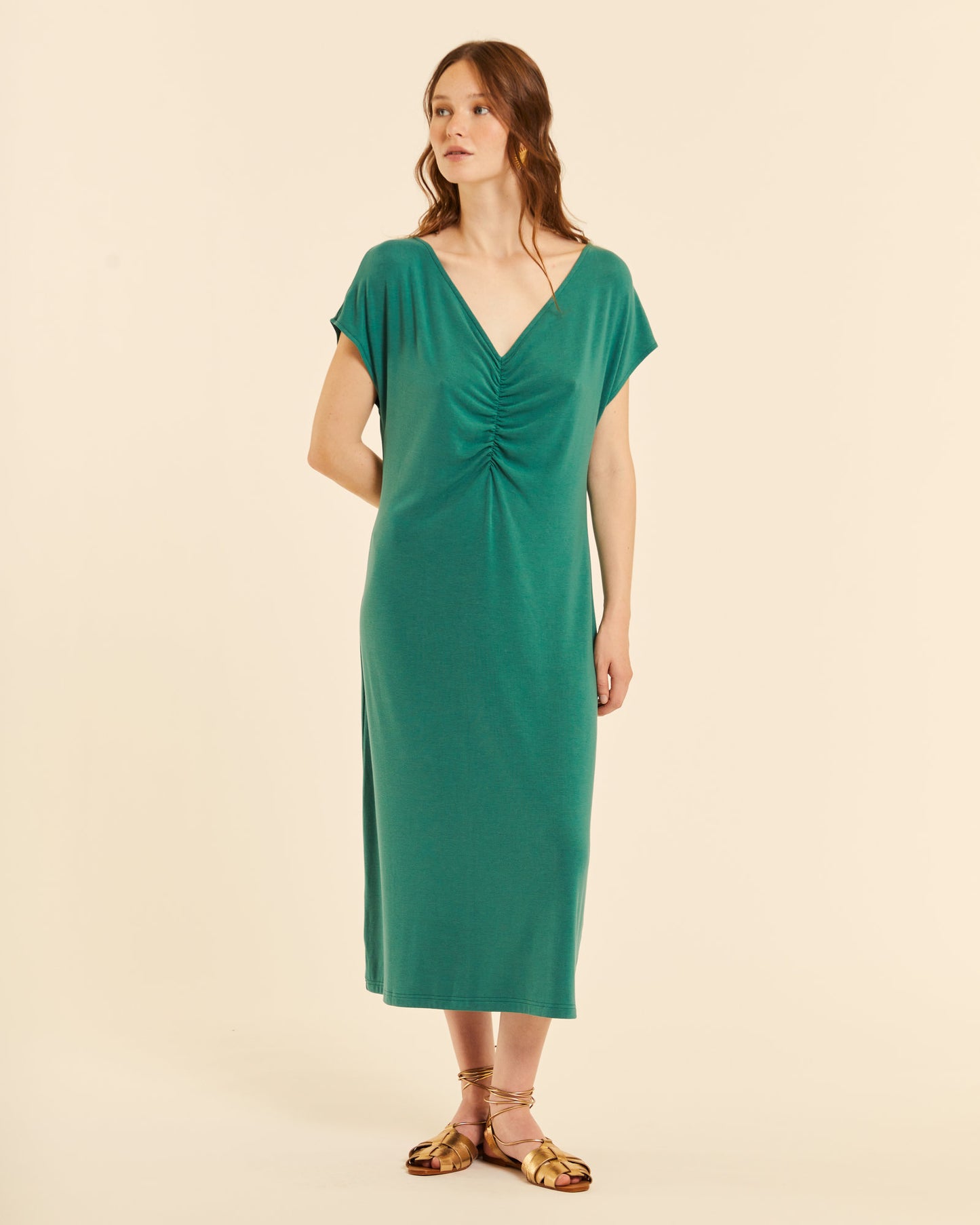 VESTIDO DE PUNTO CON CUELLO PICO PEACH
