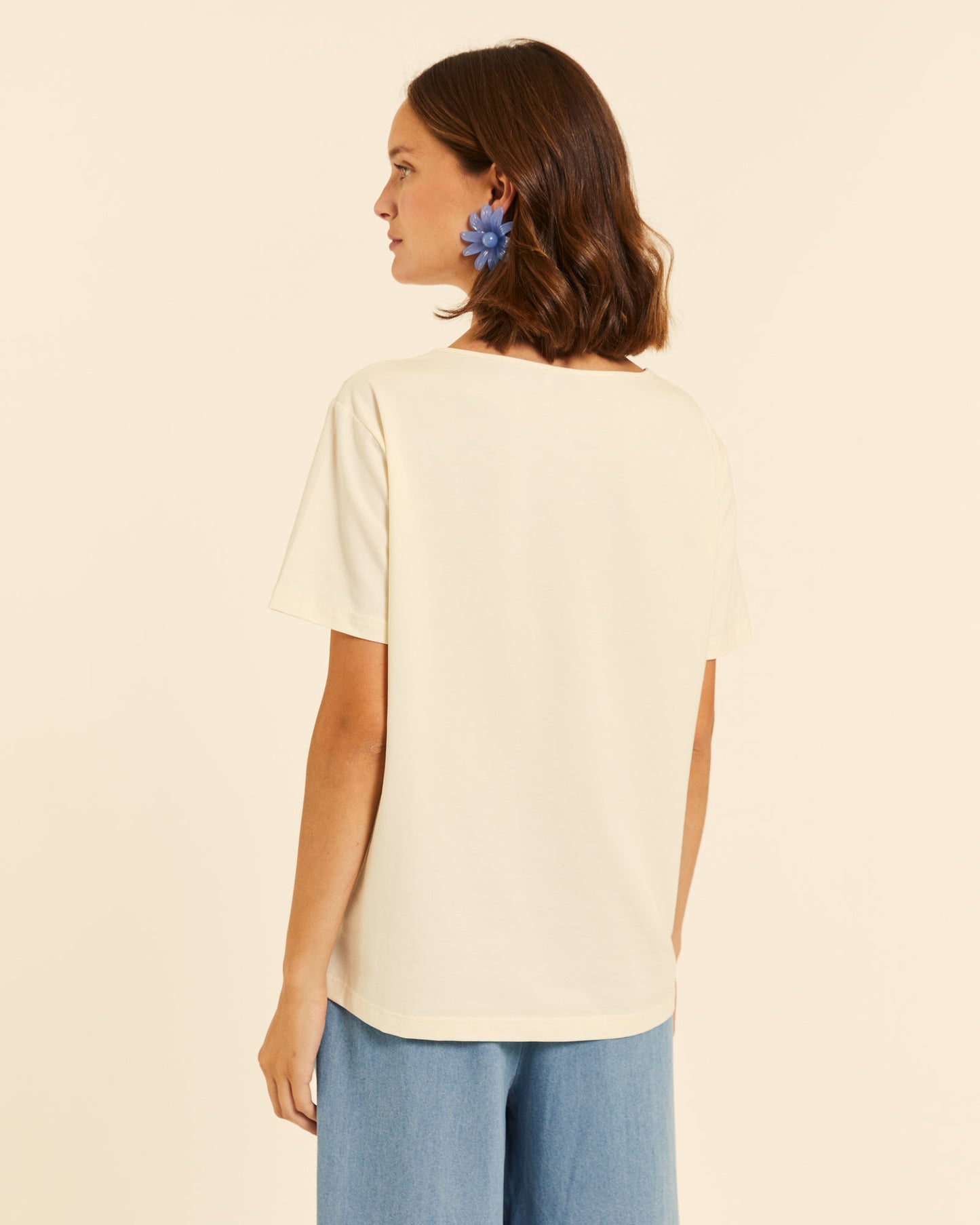 CAMISETA CON BORDADO DE FRUTAS