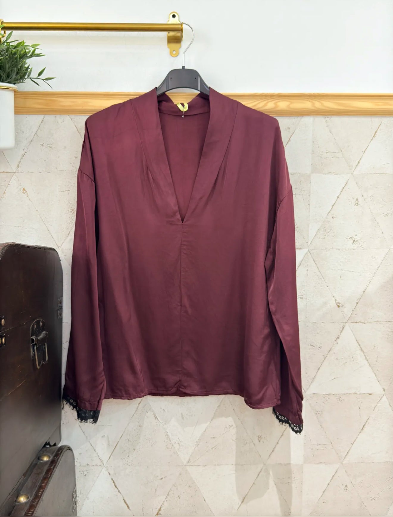 CAMISA ENCAJE MANGA CUELLO PICO SATEN