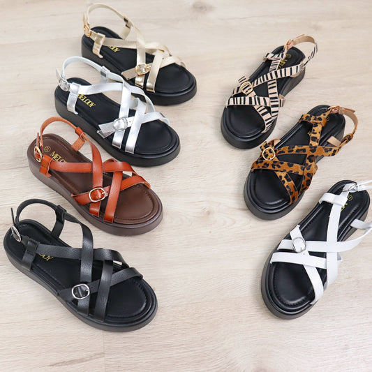 Sandalia tiras hebilla