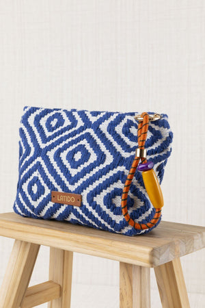 CARTERA DE MANO BORDADA
