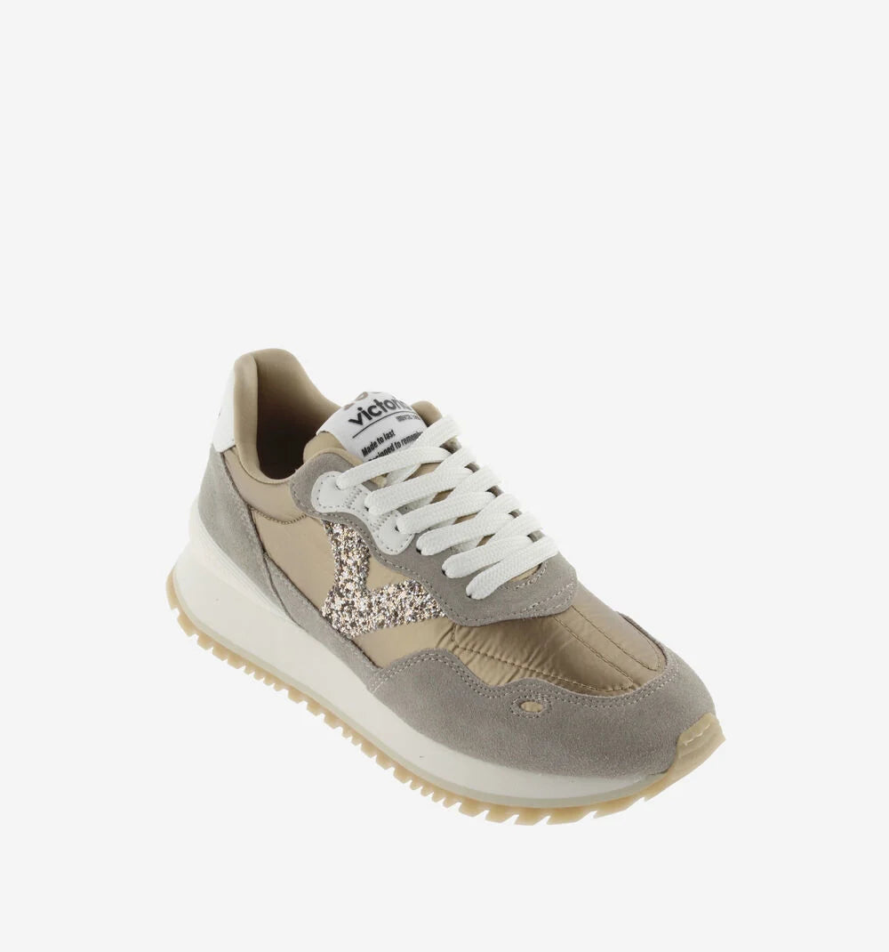 SNEAKERS MUJER SUELO DENTADA PLATINO, VICTORIA