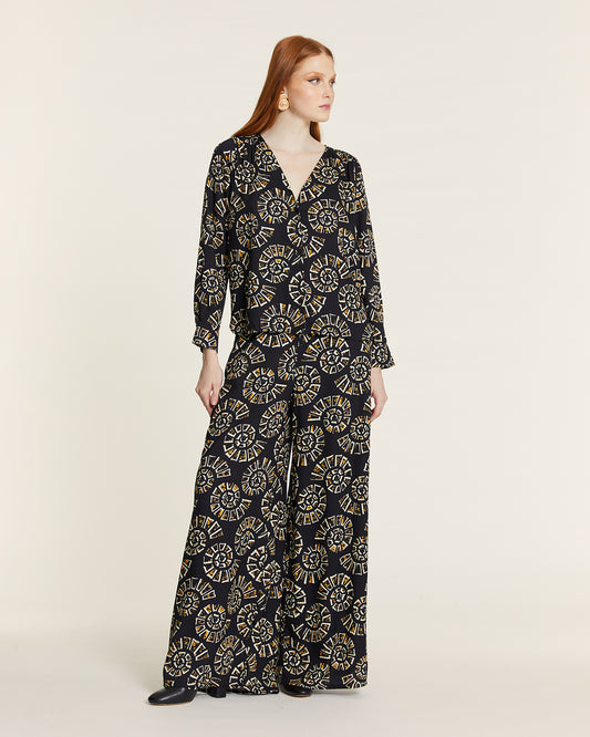 CAMISA CARACOLAS CON CUELLO DE PICO