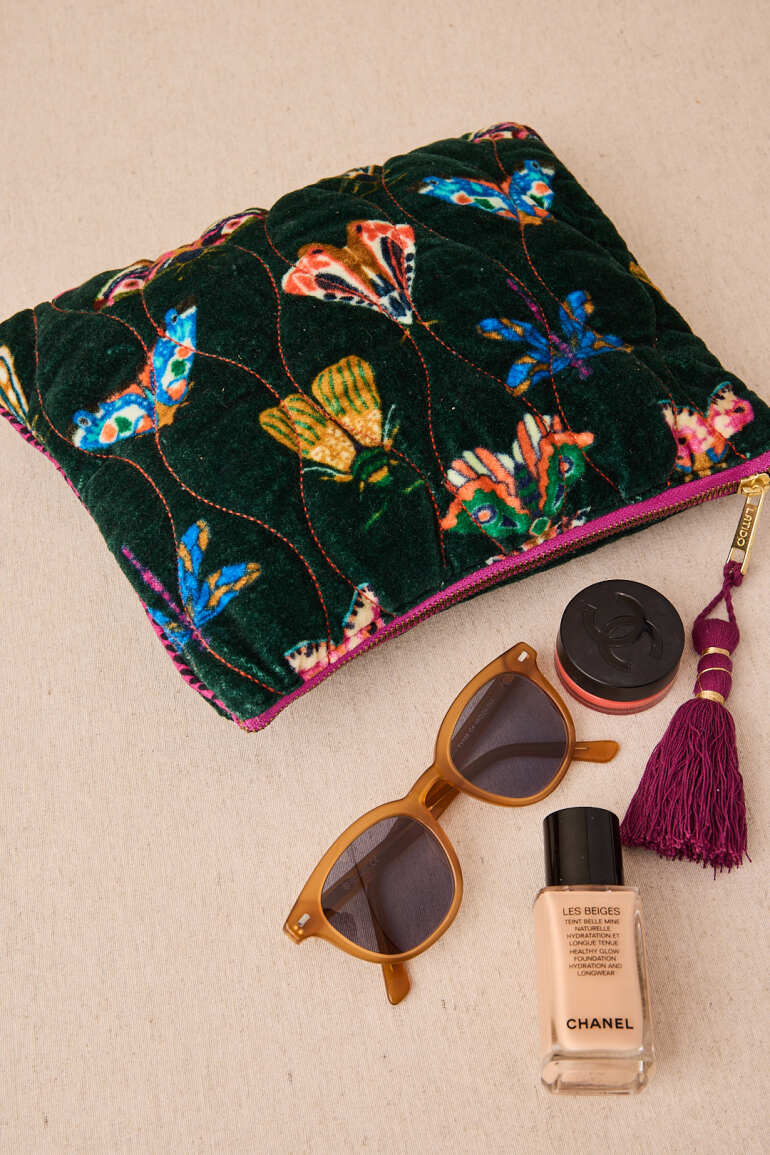 BOLSITA NECESER TERCIOPELO INSECTOS COLOR VERDE