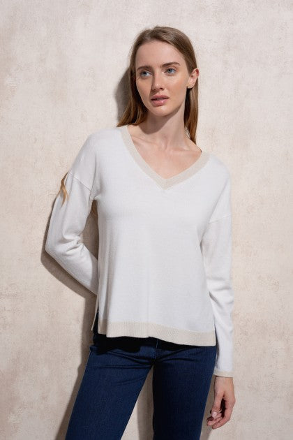 SUÉTER DE PUNTO DE LUREX CON CUELLO V PERLA