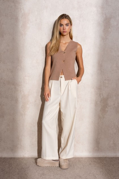 CHALECO DE PUNTO CON BOTONES DORADOS