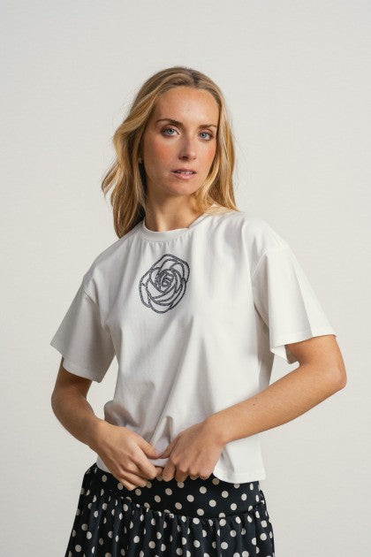 CAMISETA CON APLICACION BRILLANTE FLOR