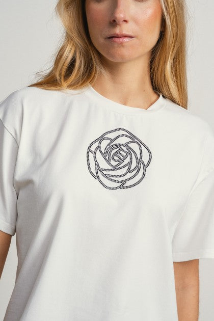 CAMISETA CON APLICACION BRILLANTE FLOR