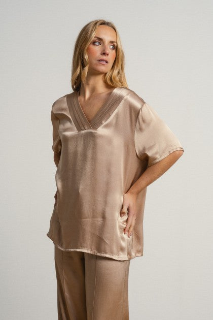 BLUSA CON CUELLO V CHAMPANG