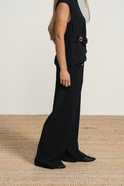 PANTALON ANCHO CON BOTONES DORADOS LATERALES