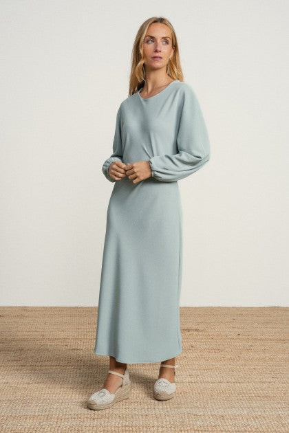 VESTIDO LARGO CON DETALLE EN LA CINTURA