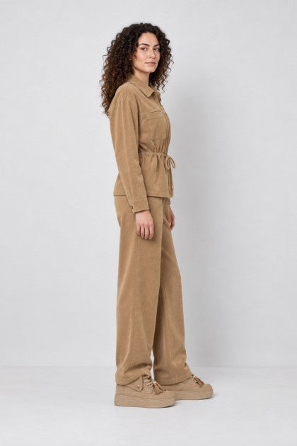 CHAQUETA CON CORDÓN AJUSTABLE CAMEL