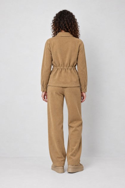 CHAQUETA CON CORDÓN AJUSTABLE CAMEL
