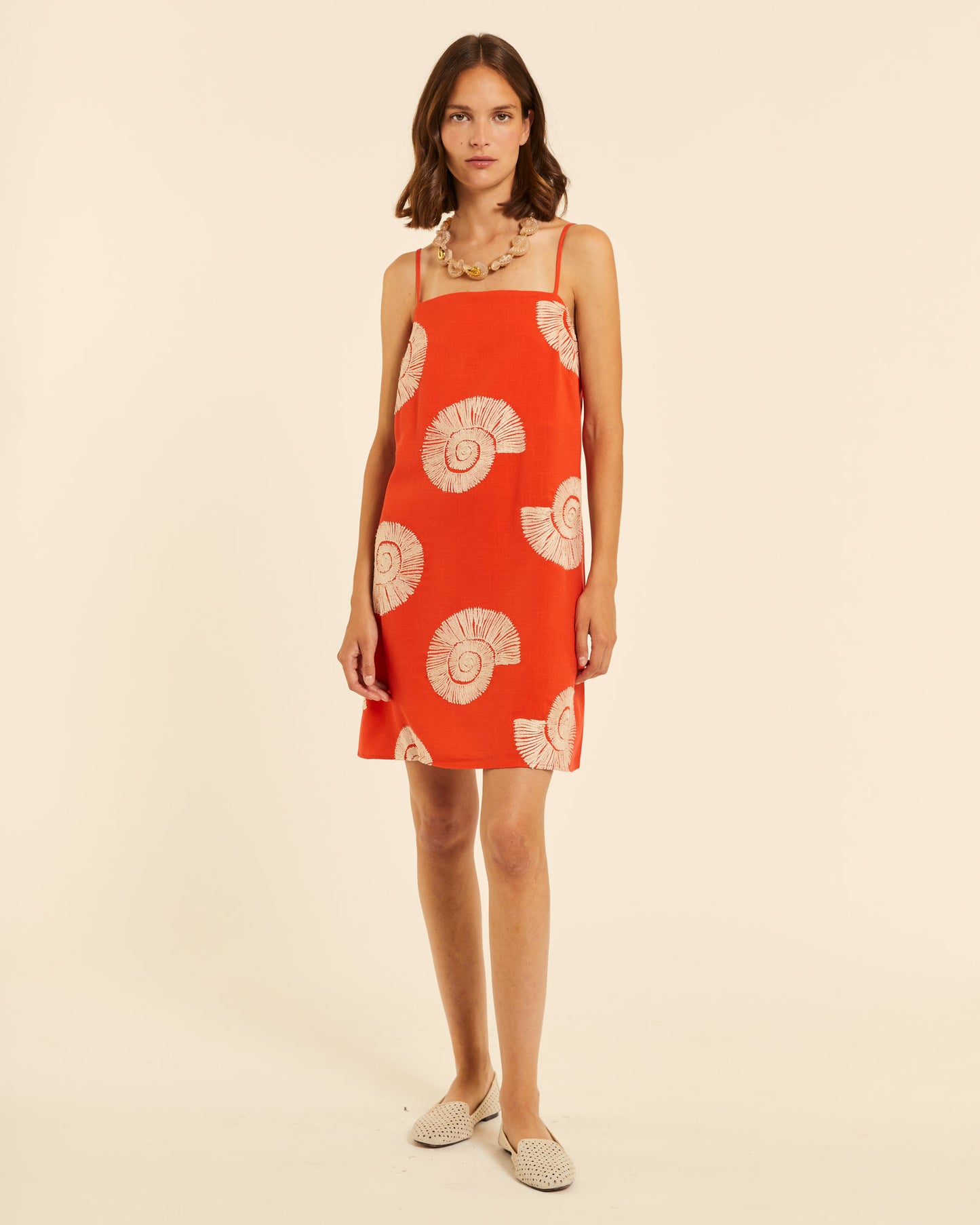 VESTIDO TIRANTAS CON BORDADO CARACOLAS
