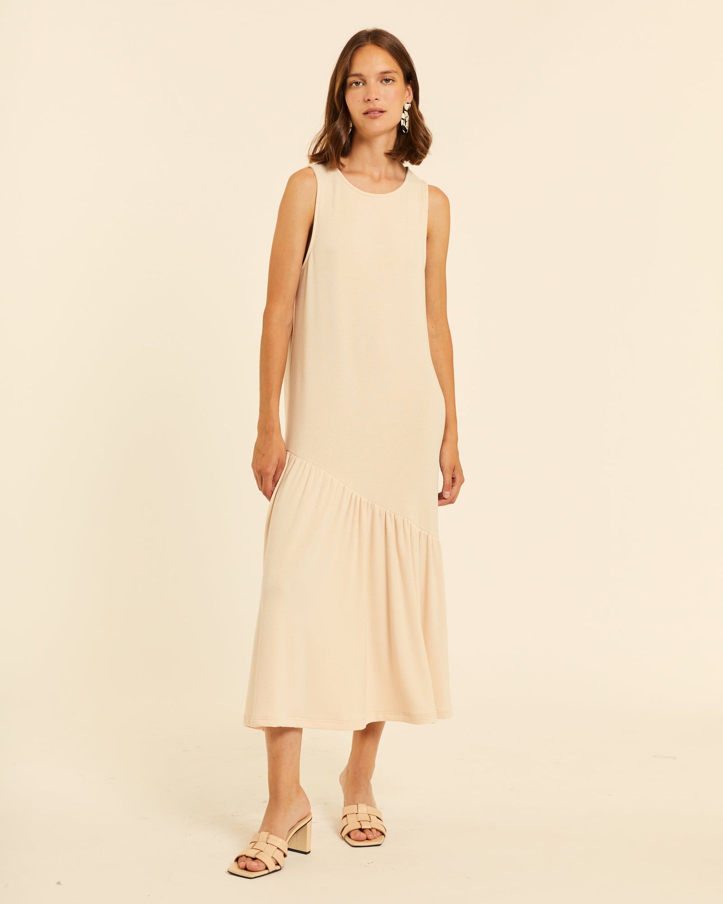 VESTIDO MAXI CON VOLANTE ASIMETRICO PEACH